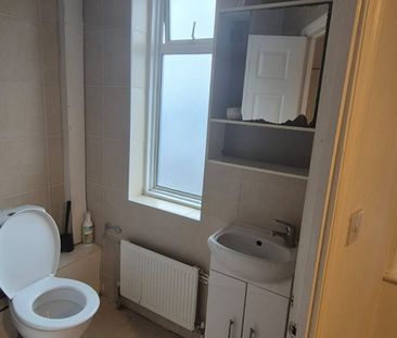 Room in a Shared House, Varley Road, E16 - Photo 3