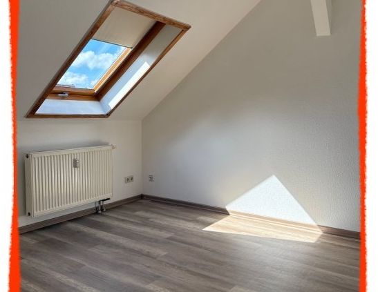 3-Zimmer-Dachgeschoss-Wohnung in Zwickaus Nordvorstadt zu vermieten! - Photo 1