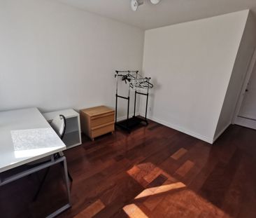 For Lease - 84 Harrington Crescent Unit# Middle, Toronto, Ontario - Photo 2