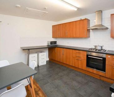 The Avenue, Leigh, WN7 - Photo 3