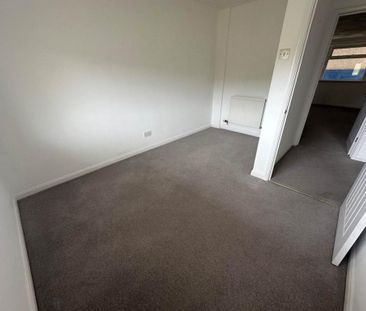 5 bedroom detached house to rent - Photo 2