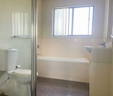 PEACEFUL LIVING IN A MODERN TOWNHOUSE - Photo 6