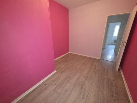 Location Appartement 4 pièces 75m² LE CREUSOT 71200 - Photo 2