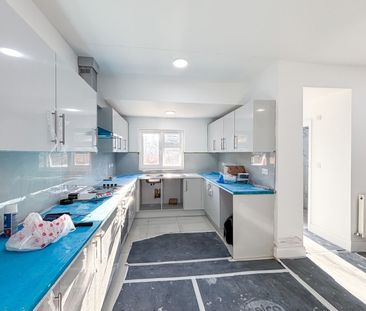 4 Bed Terraced House, Ripple Road, IG11 - Photo 4