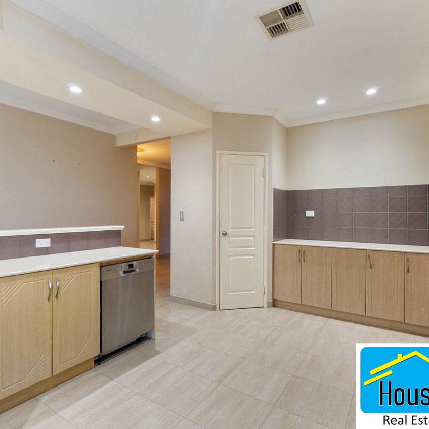 4 Bedroom HOUSE! - Photo 1