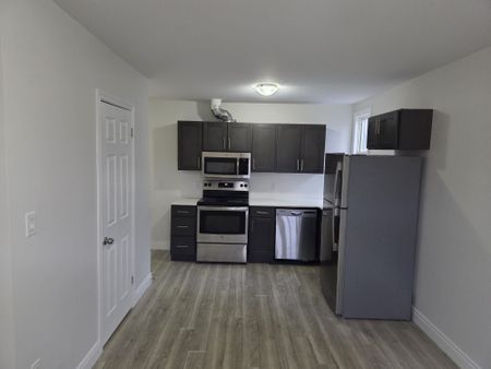 For Lease - 917 Main Street Unit# 6, Hamilton, Ontario - Photo 4