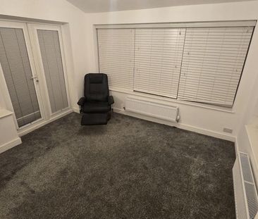 5 bedroom semi-detached house to rent - Photo 1