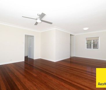 Full of Charm - In the Heart of Dutton Park - Photo 4