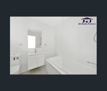 Spacious 2 beds A.P.T. with great location - Photo 4