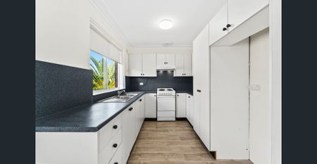 Bright & Fresh In Prime Location - Photo 4