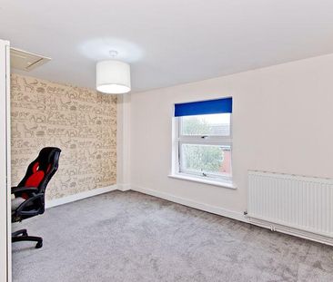 4 bedroom semi-detached house to rent - Photo 3