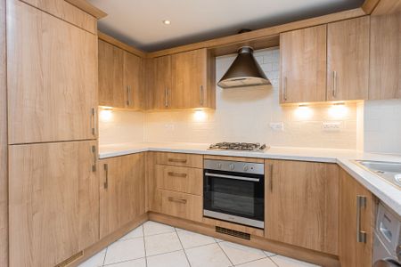 Woodfield Road, Woodfield Lodge Woodfield Road, RH10 - Photo 3