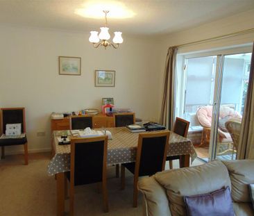 4 bedroom detached house to rent - Photo 3