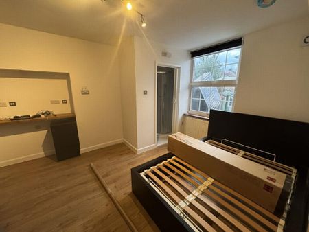 1 bedroom in a house share to rent - Photo 4