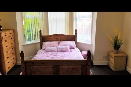 Room in a Shared House, Great Clowes Street, M7 - Photo 2