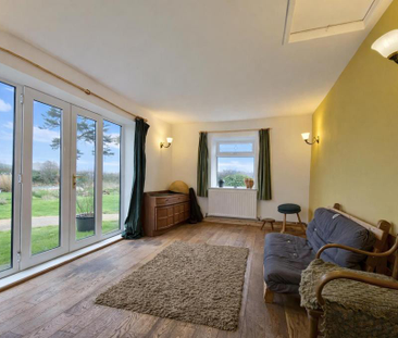 3 bedroom detached house to rent - Photo 3