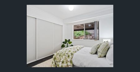 Stunning Renovated Family Home in Quiet Elevated Cul-de-sac - Photo 4