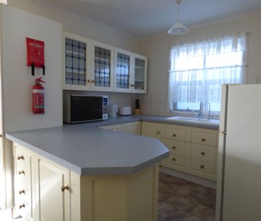 Fully Furnished, 2 Bedroom Flat - Relax by the Riverside - Photo 4