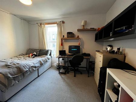 4 bedroom private hall to rent - Photo 3