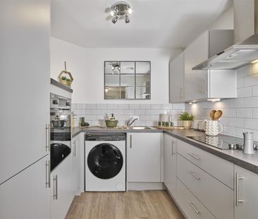 Dreton Lodge, Drayton, Portsmouth - Photo 5