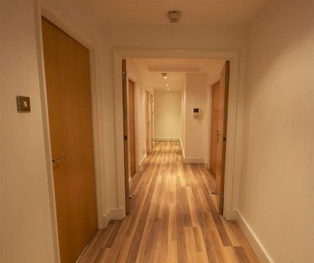 The Phoenix, W1U - Photo 2