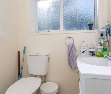 Studio room for rent! No Couples! - Photo 2
