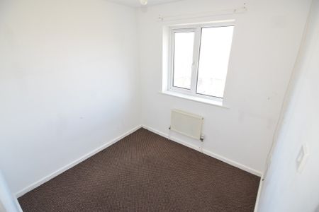 To Let 3 Bed Semi-Detached House - Photo 2