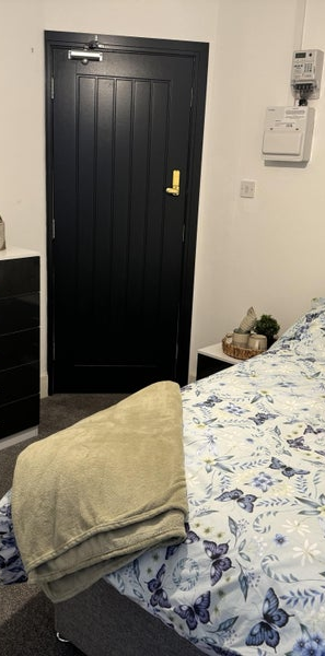 14 bedroom house of multiple occupation to rent - Photo 1