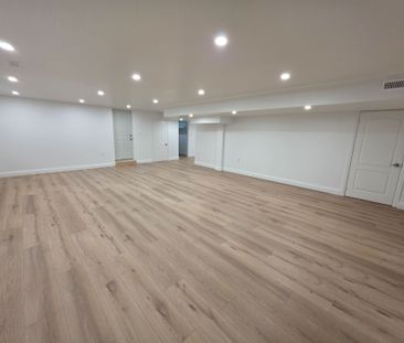 For Lease - 250 Sunset Ridge, Vaughan, Ontario - Photo 2