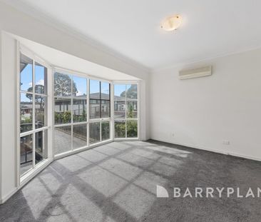 Position, convenience and comfort, all in one fantastic location. - Photo 3