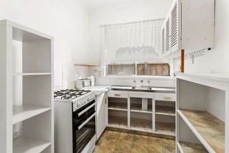 Comfortable Family Home Near Merlynston & Batman Stations - Photo 5