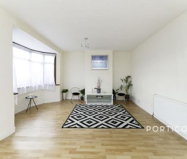 3 bedroom flat to rent - Photo 2