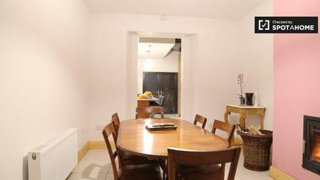 Cozy room in 3-bedroom house in Stoneybatter, Dublin - Photo 2