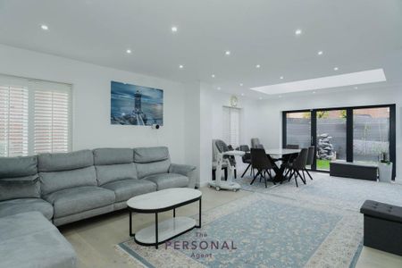 4 bedroom detached house to rent - Photo 3