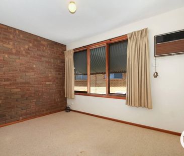 TWO-BEDROOM TOWNHOUSE IN A PERFECT LOCATION! - Photo 3