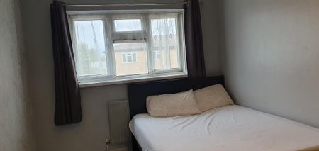 1 bedroom in a house share to rent - Photo 4