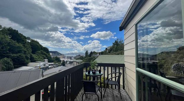 Sunny & warm fully furnished house in CBD - Photo 1