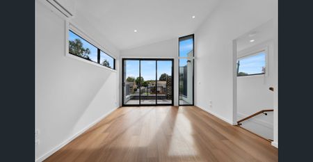 Near New Stylish Townhouse - Photo 5