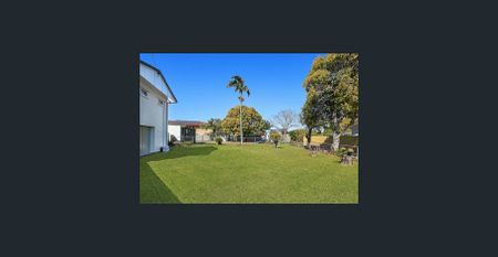 Low Maintenance, Spacious Home with Retro Charm & Room for the Whole Family! - Photo 5