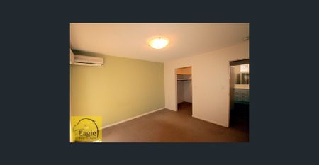 Spacious Unit with 2 Lockup Garages - Photo 3