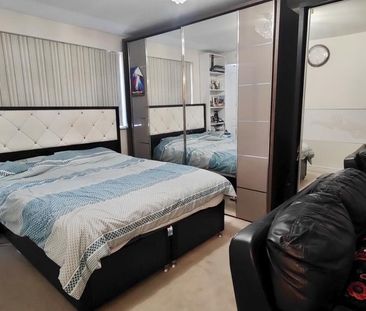 4 bedroom semi-detached house to rent - Photo 5