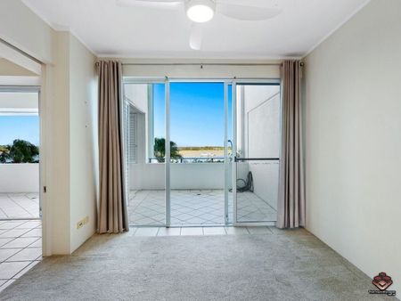 LUXURY BROADWATER LIVING ON MARINE PARADE - Photo 2