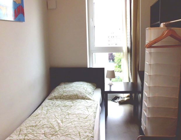 Room in Bernhard-Weiß-Straße, Berlin for 51 m² with 3 bedrooms - Foto 1