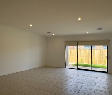 Fresh, Stylish & Brand New - Photo 1