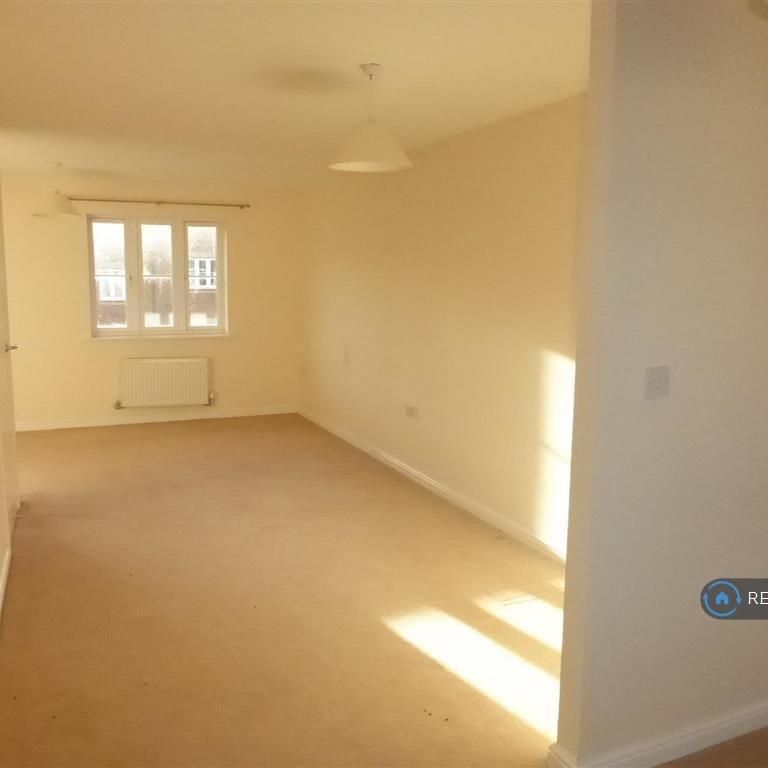 4 bedroom semi-detached house to rent - Photo 1