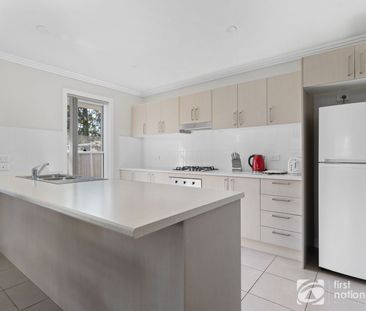 3 BEDROOM 2 BATHROOM FULLY FURNISHED HOME - Photo 6