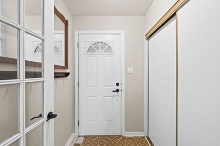 For Lease - 115 McClellan Road, South of Baseline to Knoxdale, Ontario - Photo 3