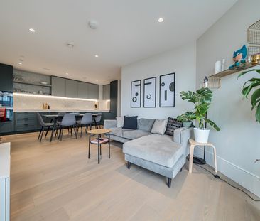 Available from Now - 3 Bed Apartment, Furnished - Photo 4