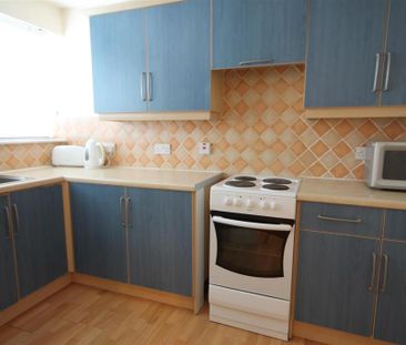 3 bedroom terraced house to rent - Photo 4