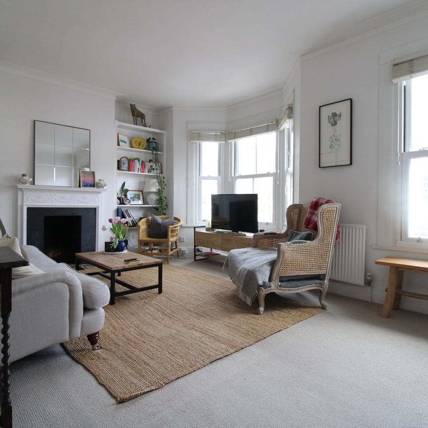 4 Bed Flat, Byrne Road, SW12 - Photo 1